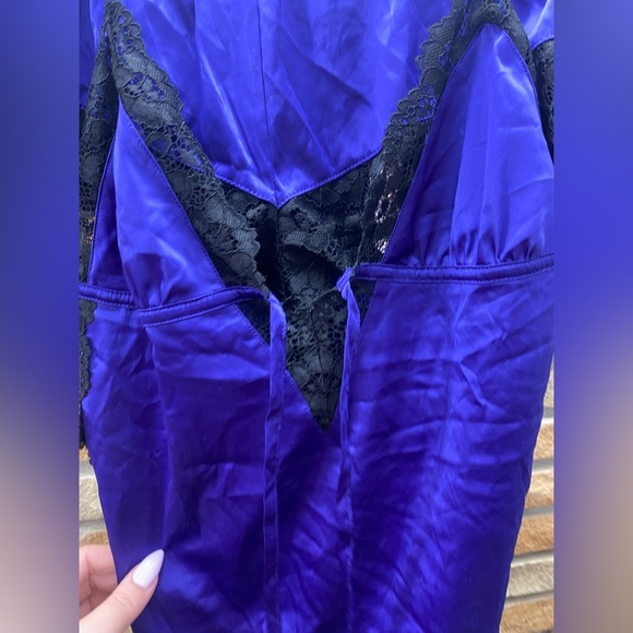 Medium satin lace sleep set - Picture 3 of 9